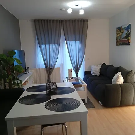 Teufelsstein, Wandern, Ausblick, Freilichtbuehne, Loreley, 3 Burgenblick, Rhein, 30m2 Terrasse, Grillen, Entspannen, Natur, Rodelbahn, Wlan, Parkplatz, شقة