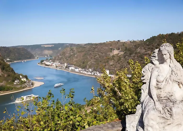 Teufelsstein, Wandern, Ausblick, Freilichtbuehne, Loreley, 3 Burgenblick, Rhein, 30m2 Terrasse, Grillen, Entspannen, Natur, Rodelbahn, Wlan, Parkplatz, Appartement Patersberg